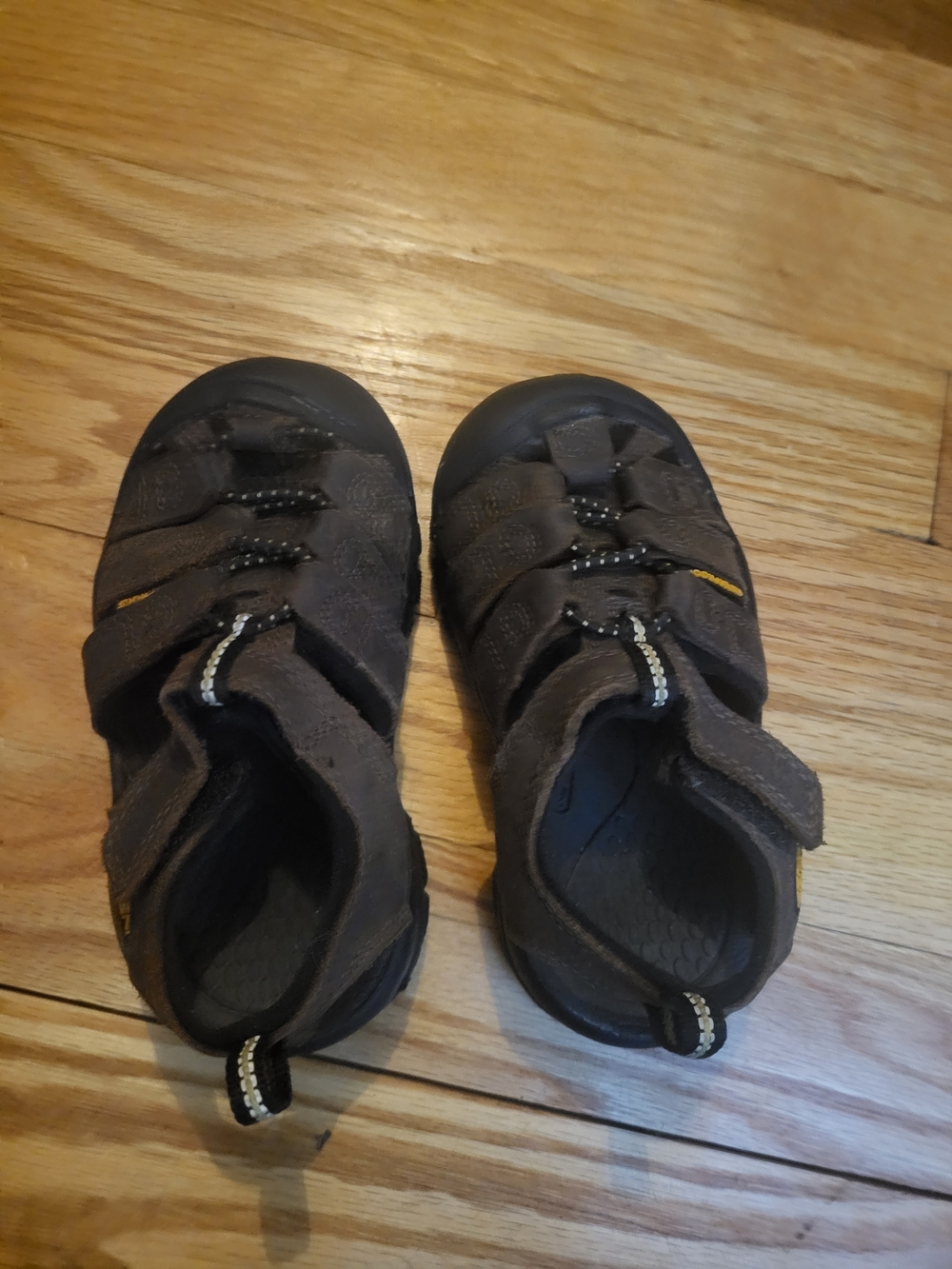 Keen Size 8 Dark Brown Closed Toe Sandals, Barely Worn